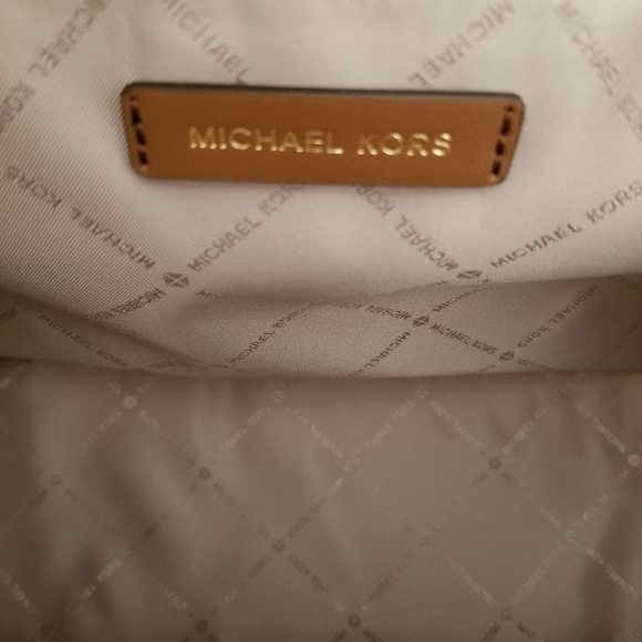 SOLD Michael Kors | Carry All Tote Vanilla Lugg Blue/Yellow Floral - Picture 7 of 11